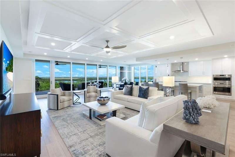 Great Room w/ Floor to Ceiling Windows