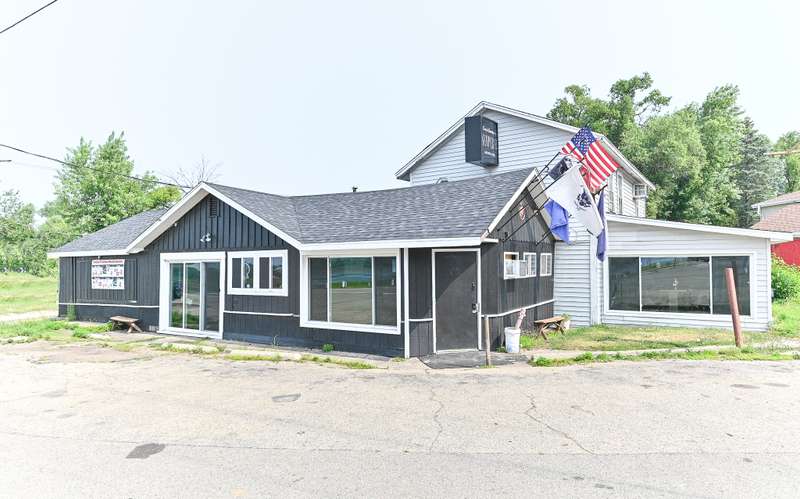 Turn key bar w/2 bed apartment