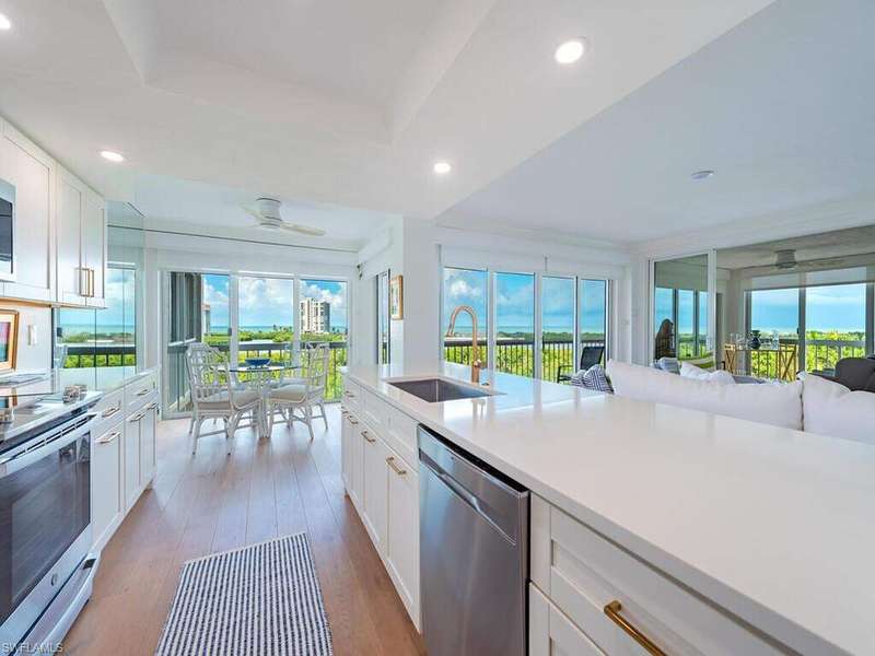Gorgeous renovated kitchen
