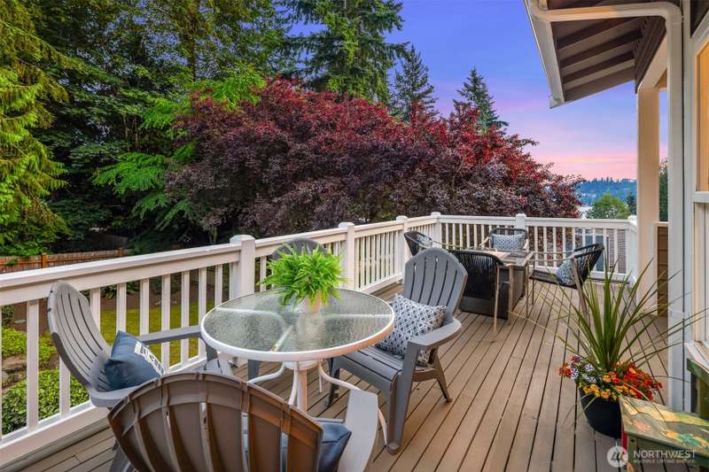 Spacious, airy home with 5 bedrooms and 4.5 bathrooms.