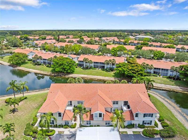 2 car parking- Lakeview -end unit- 2nd floor unit on cul de sac