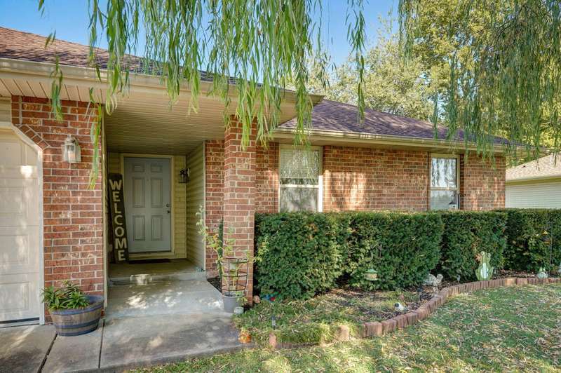 715 N Franklin Ave-1