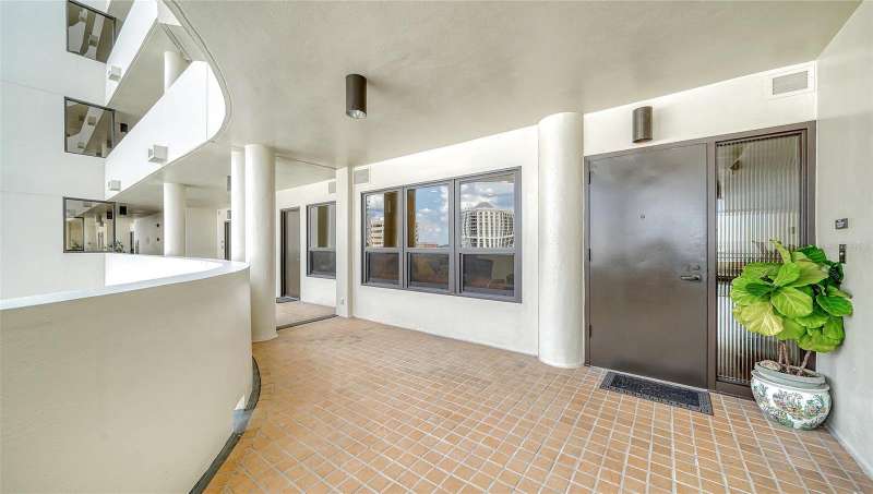 Welcome home to Unit 1003 in Bay Plaza.