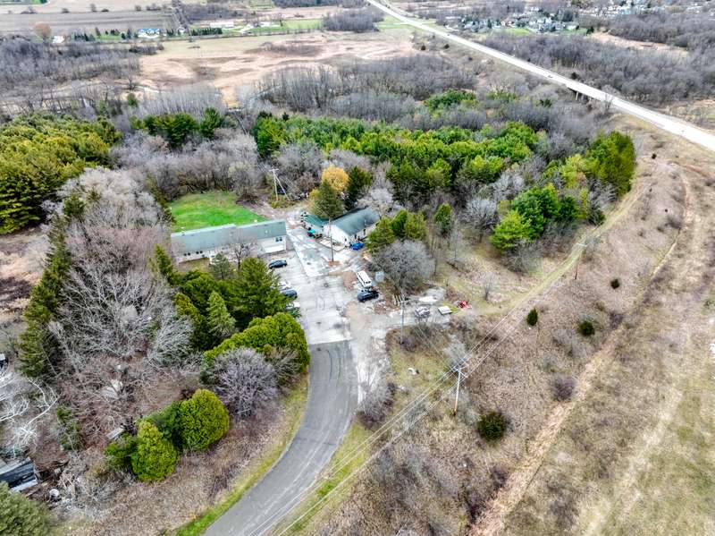 Privacy & 8 acres!