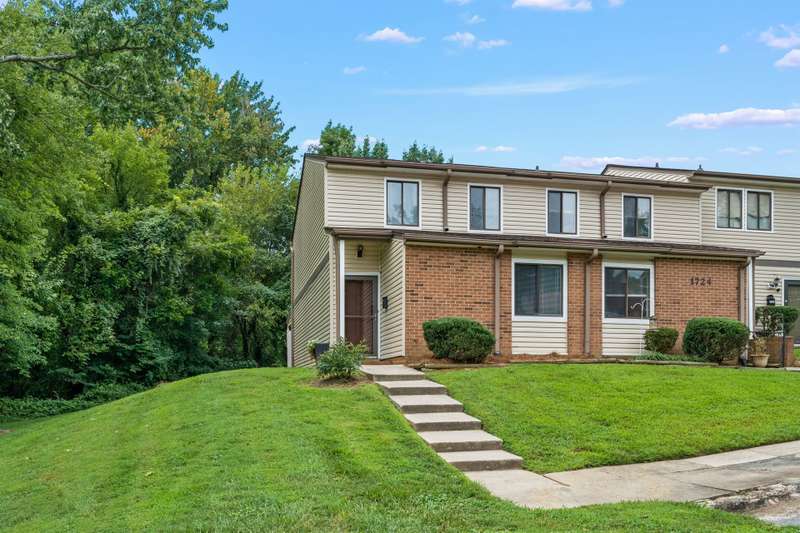 End unit has extra yard space