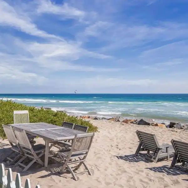 Coastal Estate with Direct Beach Access in Malibu