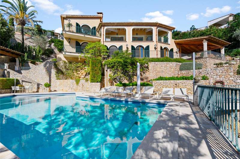 Villa-mit-Aussicht-in-den-Bergen-von-Pollensa