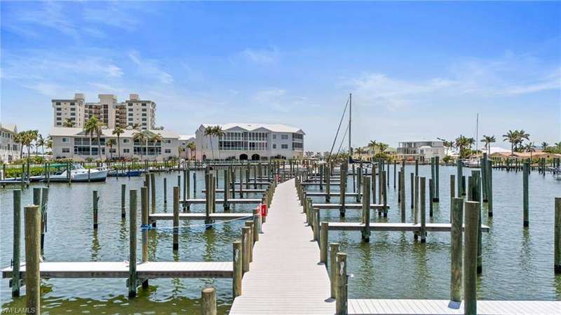 Largest Slip in Boardwalk Caper. Quick access to the beach!