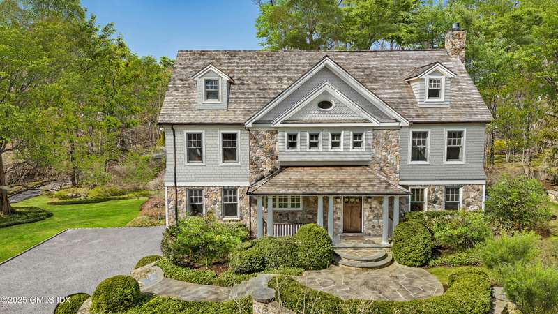 Masterfully built Colonial