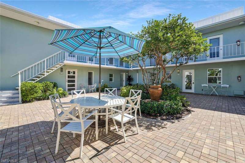 Great place to hang out with your neighbors. Everglades courtyard is the envy of all other Village Green condos.  Note end unit location!