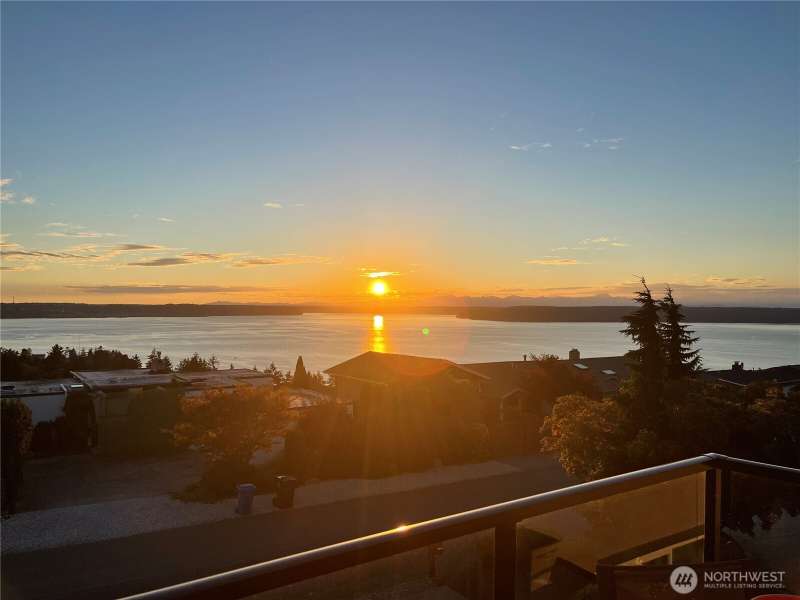 Incredible sunsets from this beauty!  Built in 2016 sure to please