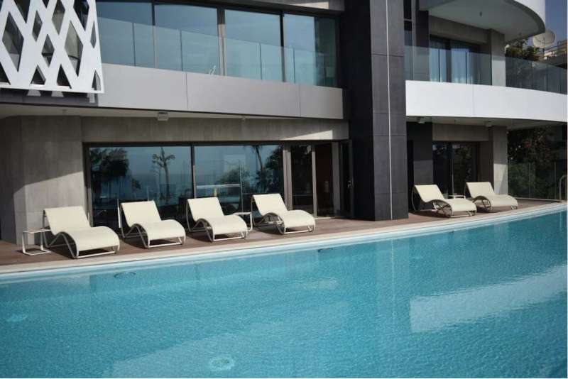 Outstanding Whole Floor Apartment Image