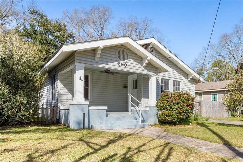 Bungalow featuring a ceiling fan, a front yard, and fence