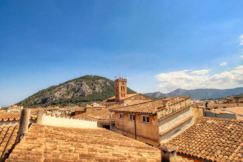 En-venta-gran-casa-Coliving-para-reformar-con-fantástica-terraza-en-muy-buena-zona-en-el-corazón-de-Pollensa