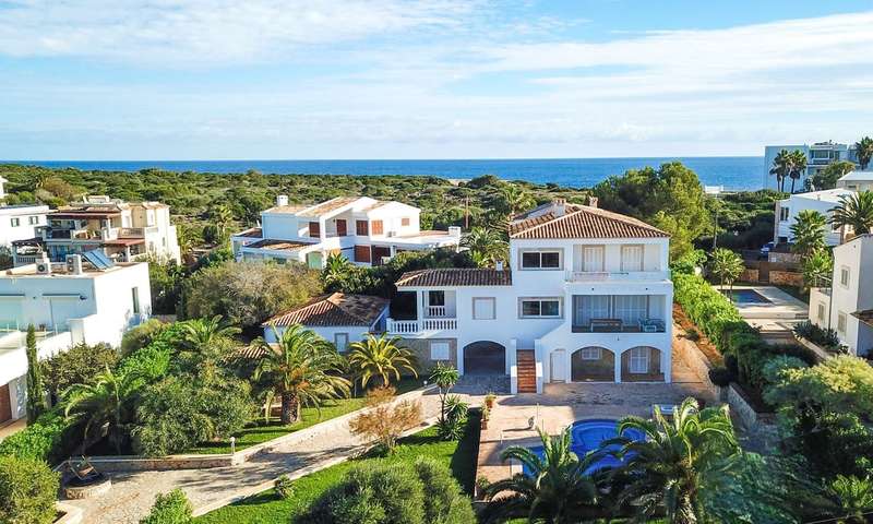 Moderne-villa-am-meer-in-Portocolom