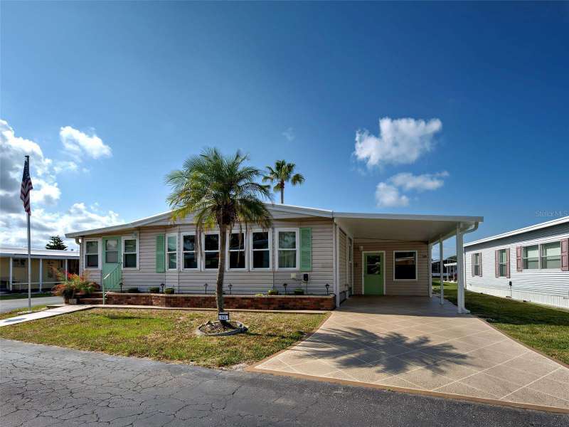 GREAT LOCATION - CENTRALIZED AND A SHORT STROLL TO THE CLUBHOUSE AND POOL.