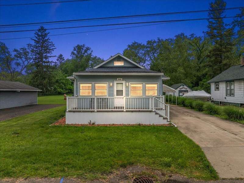 Cozy Cottage is perfect for your summer get-a-ways.
