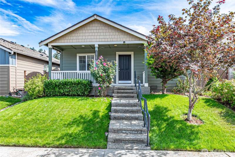 Front view of the charming bungalow