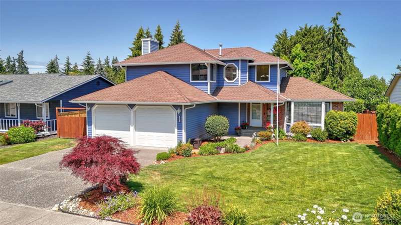 Beautiful Curb Appeal!