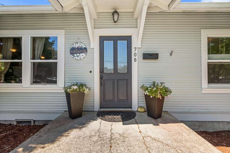 1_ 708-s-peach-st-26