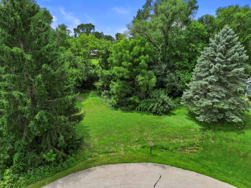 New Berlin Cul De Sac Lot