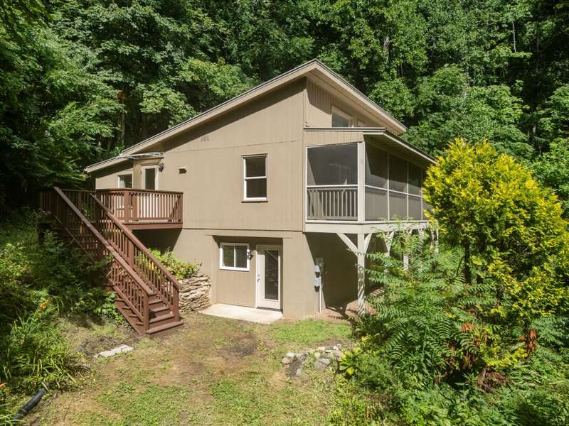 Unrestricted Swannanoa, NC house and large acreage offered by Dwain Ammons, WNC Large Land Broker Tour this house and see its great potential to revitalize this house.