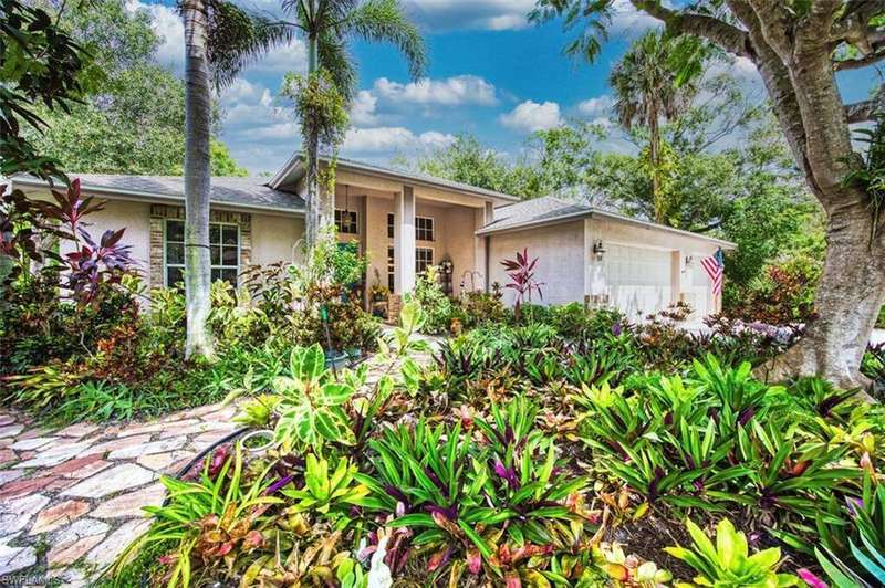 View of front of home with stucco siding and an attached garage