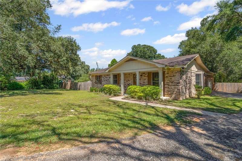 Adorable 3/2 cottage off Kali Oka in Saraland