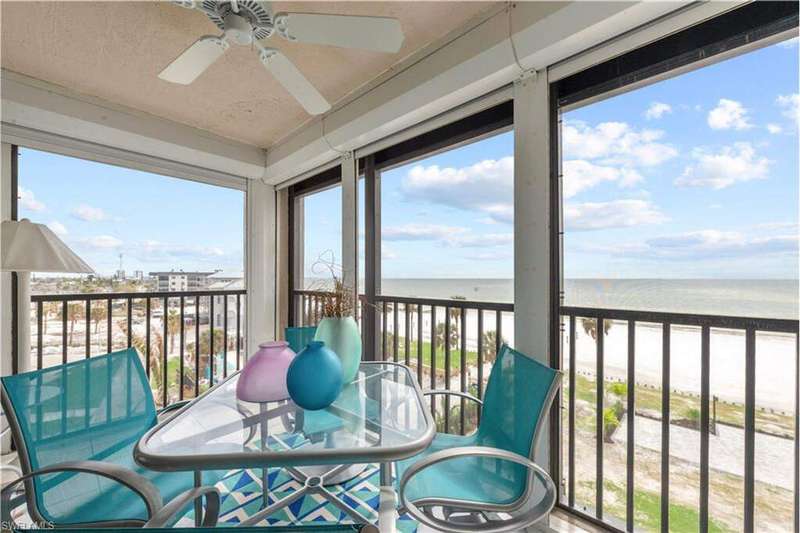 corner lanai overlooking Ft Myers Beach and Pool
