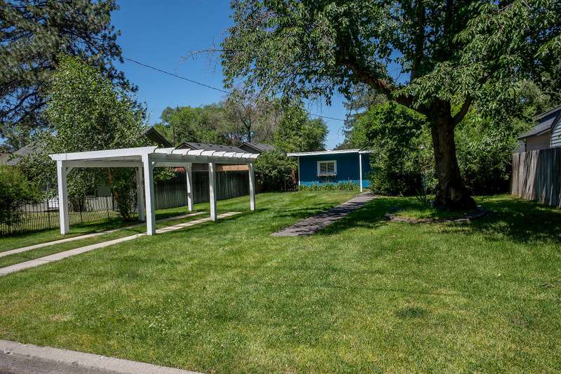 Charming, picturesque, close to everything Bend and Central Oregon have to offer. Spotless, light & bright, fresh paint. Includes guest cottage!