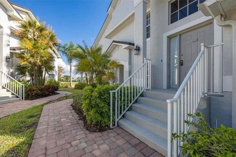 Doorway to property featuring stucco siding