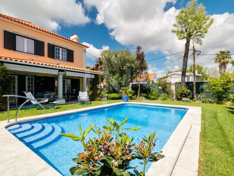 Moradia com muito charme, no Centro de Cascais, com Jardim e Piscina privativa