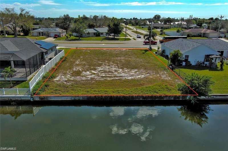 Bird's eye view featuring a water view and a residential view