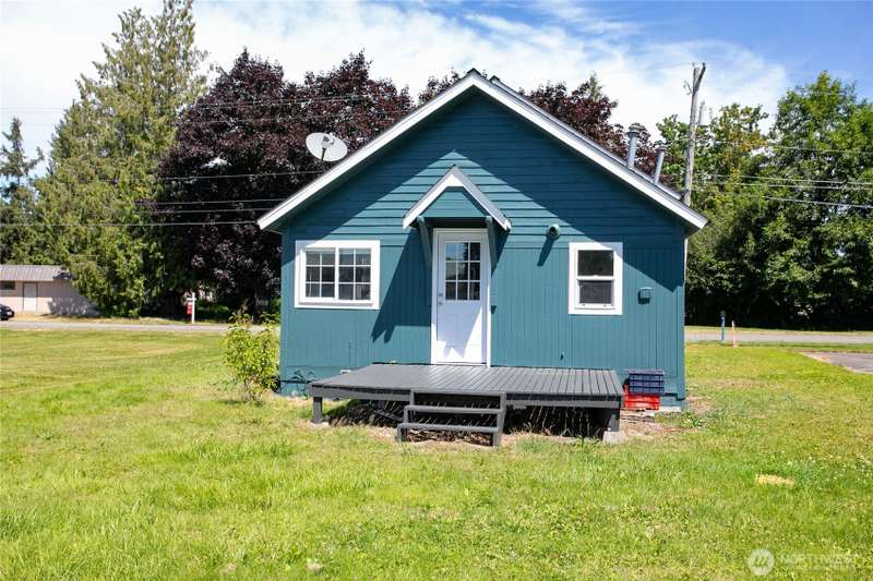 131 Columbia Street in Sumas, Washington
