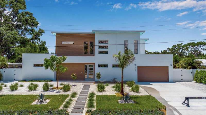 Front elevation of 2124 Clematis