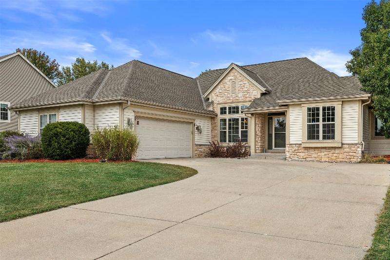 614 Stoecker Farm Ave, Mukwonago, WI