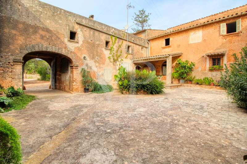 Zu renovierendes Haus aus dem 17. Jahrhundert und großes Baugrundstück im Osten von Palma de Mallorca