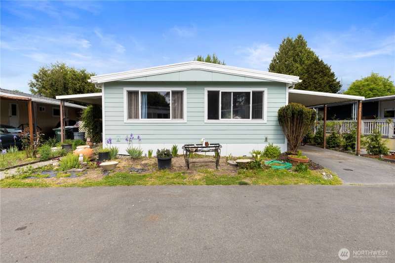 Welcome to 15713 81st St E in the Bowman Hilton park