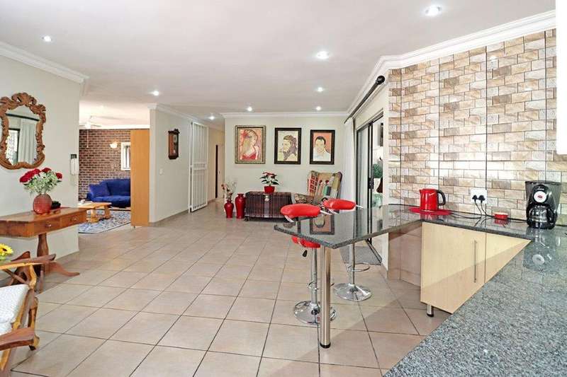 HOUSE: ENTRANCE