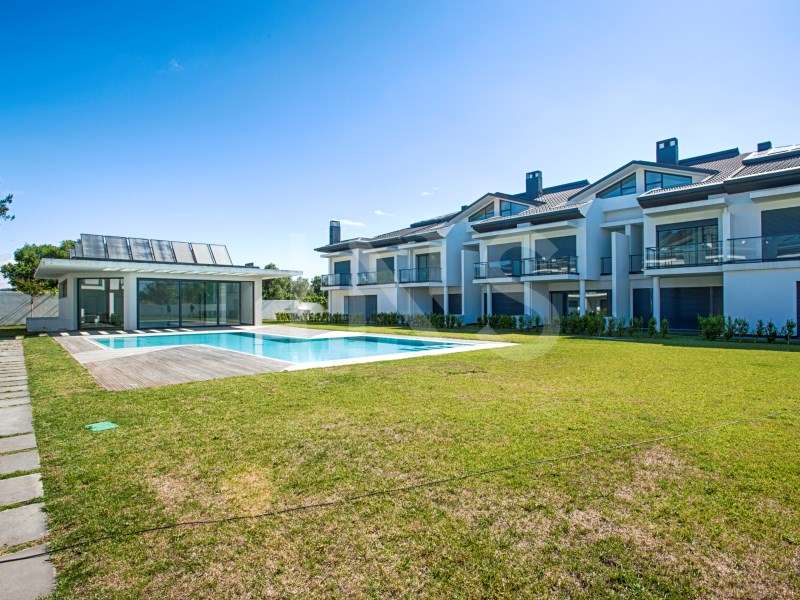 Moradia T3+1 para venda no Condomnio Panoramic Villa em Caparide.