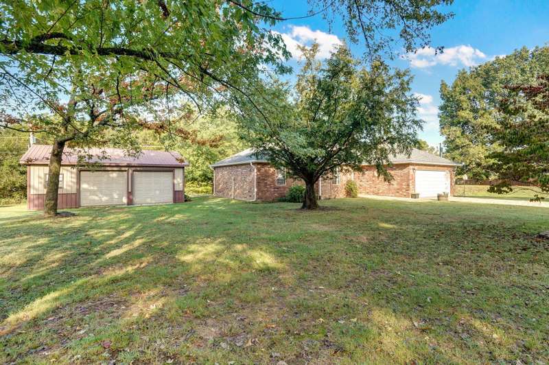 846 Oak Hill Dr-37
