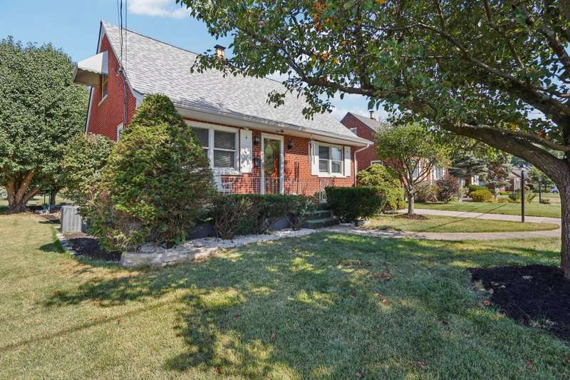 4-web-or-mls-Van Deren Dr-S1609-004