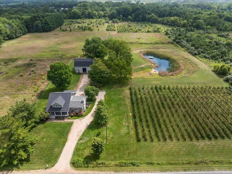 Welcome Home! Beautiful country setting.
