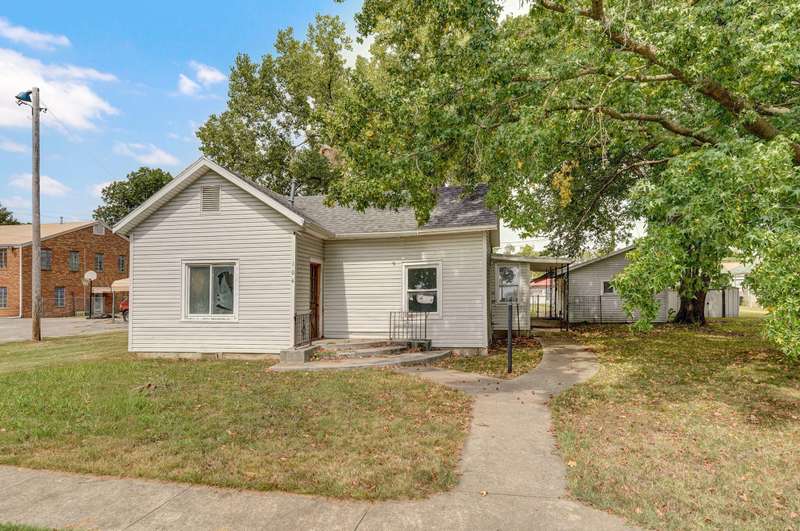 104 W 5th St-2