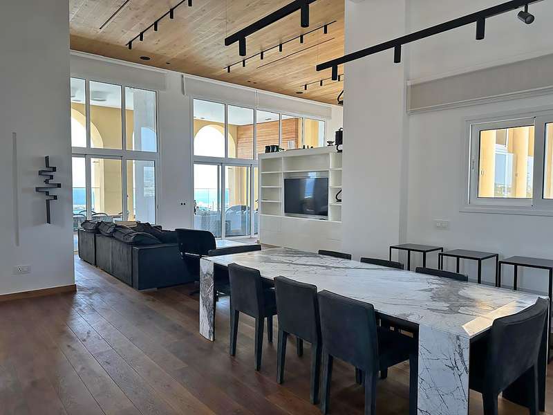 Marina Grand Penthouse Image