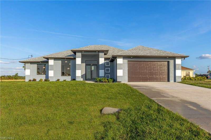 Prairie-style home featuring a garage and a front yard