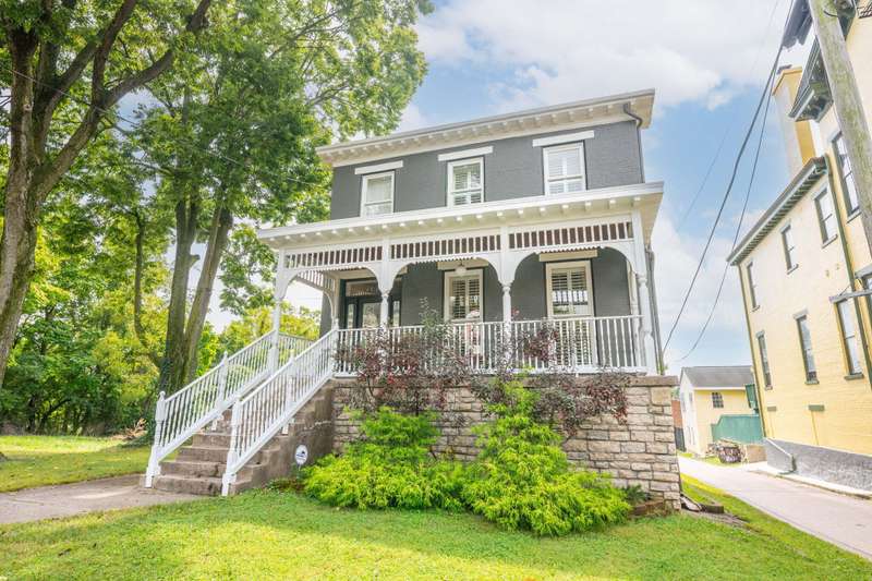 2-web-or-mls-109 W 11th St (2 of 83)