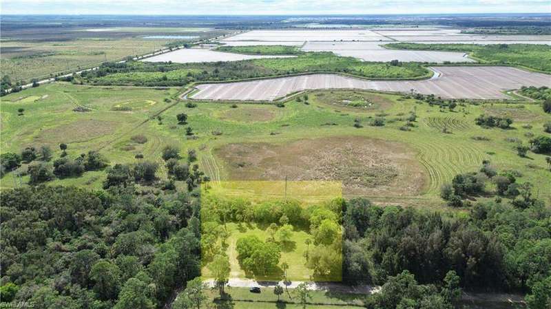 Birds eye view of property featuring a rural view