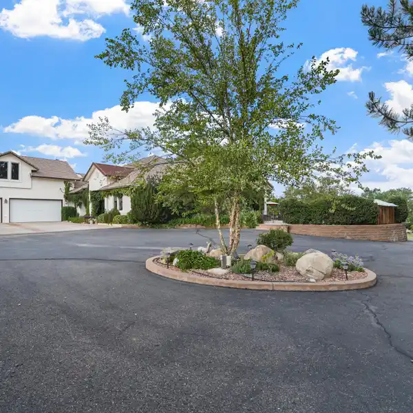 Luxurious Estate on 1.85 Acres with Mountain Views