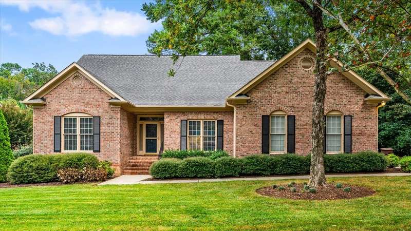 6 Roundtree Court